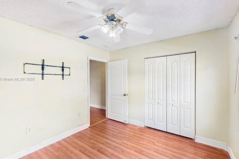 House in Miramar, Florida 4 bedrooms, 185.71 sq.m. № 1756903 - photo 26