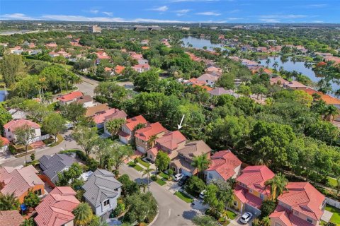 House in Miramar, Florida 4 bedrooms, 185.71 sq.m. № 1756903 - photo 8