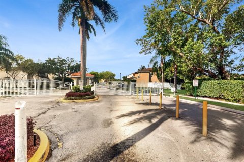 House in Miramar, Florida 4 bedrooms, 185.71 sq.m. № 1756903 - photo 20