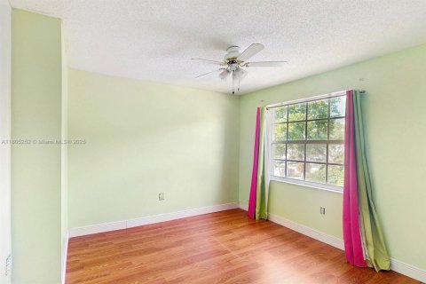 House in Miramar, Florida 4 bedrooms, 185.71 sq.m. № 1756903 - photo 30
