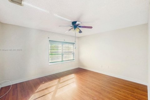House in Miramar, Florida 4 bedrooms, 185.71 sq.m. № 1756903 - photo 27