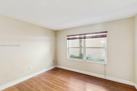 House in Miramar, Florida 4 bedrooms, 185.71 sq.m. № 1756903 - photo 23