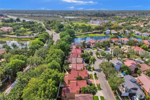 House in Miramar, Florida 4 bedrooms, 185.71 sq.m. № 1756903 - photo 13