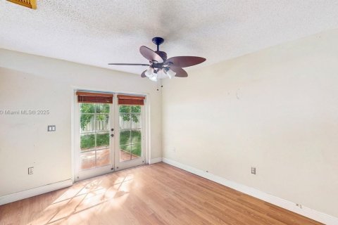 House in Miramar, Florida 4 bedrooms, 185.71 sq.m. № 1756903 - photo 25