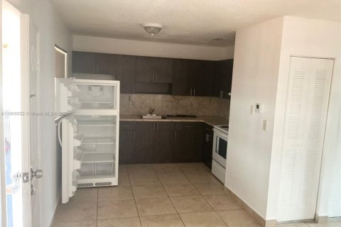 Apartment in Hialeah, Florida 2 bedrooms, 65.03 sq.m. № 1964327 - photo 1