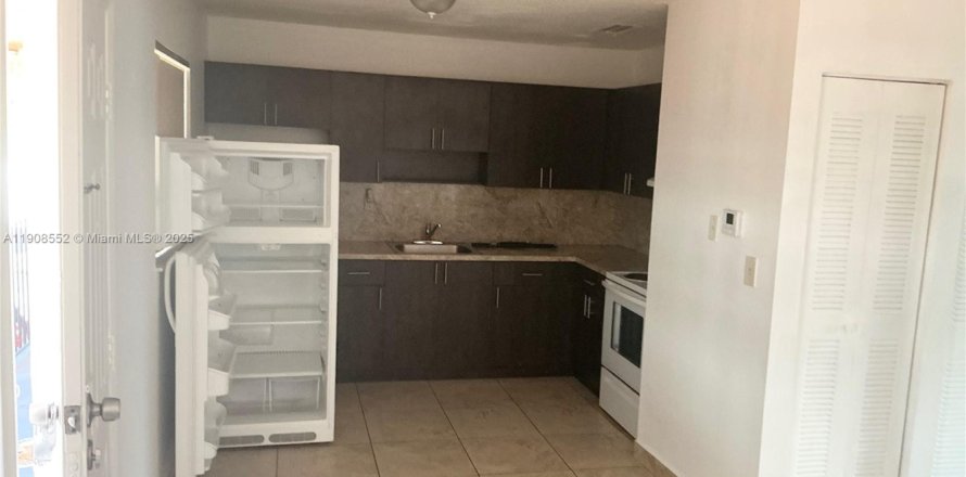 Apartment in Hialeah, Florida 2 bedrooms, 65.03 sq.m. № 1964327