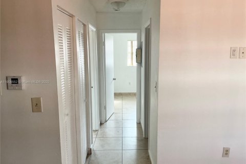 Apartment in Hialeah, Florida 2 bedrooms, 65.03 sq.m. № 1964327 - photo 3