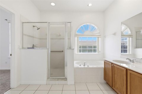 House in Orlando, Florida 4 bedrooms, 237.92 sq.m. № 2134573 - photo 28