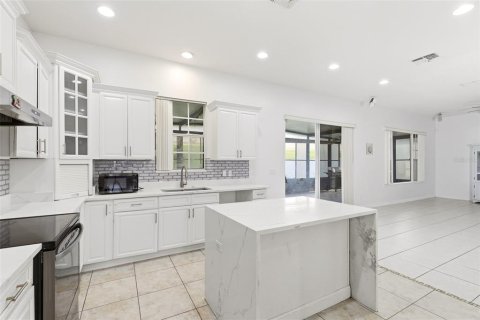 House in Orlando, Florida 4 bedrooms, 237.92 sq.m. № 2134573 - photo 20