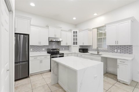 House in Orlando, Florida 4 bedrooms, 237.92 sq.m. № 2134573 - photo 17