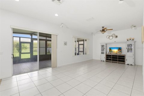 House in Orlando, Florida 4 bedrooms, 237.92 sq.m. № 2134573 - photo 12