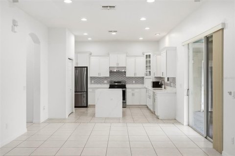 House in Orlando, Florida 4 bedrooms, 237.92 sq.m. № 2134573 - photo 16