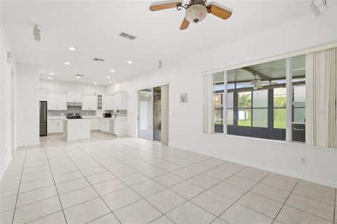 House in Orlando, Florida 4 bedrooms, 237.92 sq.m. № 2134573 - photo 15