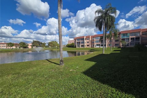 Copropriété à vendre à Sunrise, Floride: 1 chambre, 79.9 m2 № 1997441 - photo 3