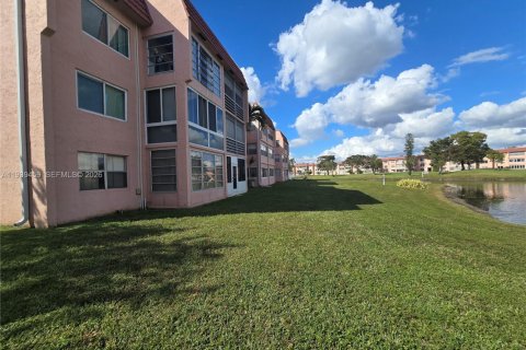 Copropriété à vendre à Sunrise, Floride: 1 chambre, 79.9 m2 № 1997441 - photo 2