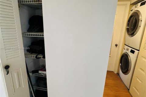 Condo in Plantation, Florida, 2 bedrooms  № 1701351 - photo 25