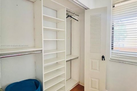 Condo in Plantation, Florida, 2 bedrooms  № 1701351 - photo 28