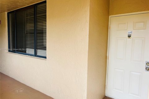 Condo in Plantation, Florida, 2 bedrooms  № 1701351 - photo 12