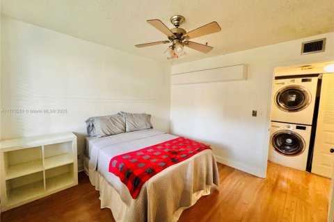 Condo in Plantation, Florida, 2 bedrooms  № 1701351 - photo 30