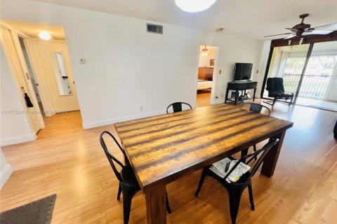 Condo in Plantation, Florida, 2 bedrooms  № 1701351 - photo 5