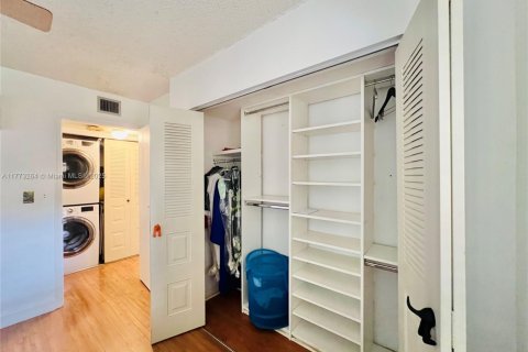 Condo in Plantation, Florida, 2 bedrooms  № 1701351 - photo 29