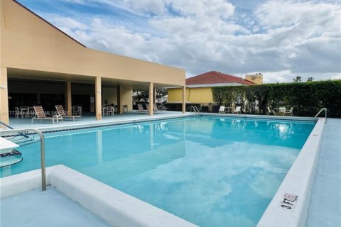 Condo in Plantation, Florida, 2 bedrooms  № 1701351 - photo 8