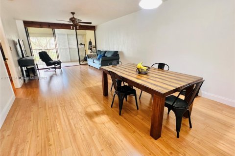 Condo in Plantation, Florida, 2 bedrooms  № 1701351 - photo 15