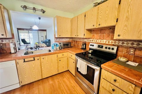Condo in Plantation, Florida, 2 bedrooms  № 1701351 - photo 14