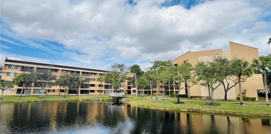 Condo in Plantation, Florida, 2 bedrooms  № 1701351