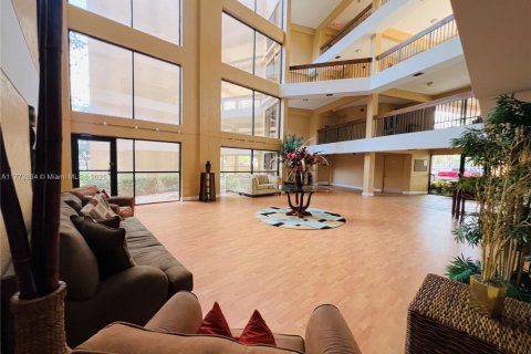 Condo in Plantation, Florida, 2 bedrooms  № 1701351 - photo 11