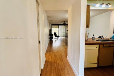 Condo in Plantation, Florida, 2 bedrooms  № 1701351 - photo 3