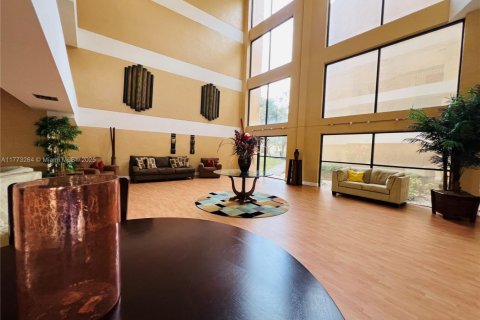 Condo in Plantation, Florida, 2 bedrooms  № 1701351 - photo 10