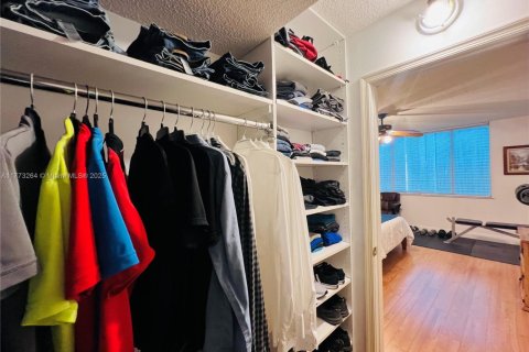 Condo in Plantation, Florida, 2 bedrooms  № 1701351 - photo 21