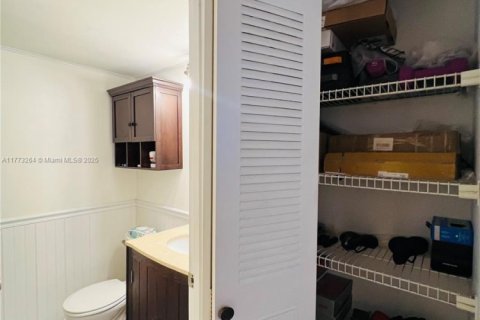 Condo in Plantation, Florida, 2 bedrooms  № 1701351 - photo 23