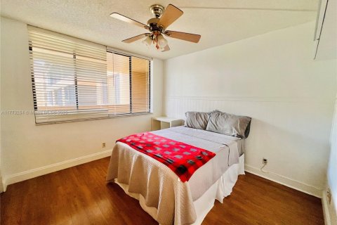 Condo in Plantation, Florida, 2 bedrooms  № 1701351 - photo 27