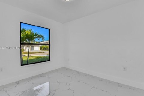 Commercial property in Lehigh Acres, Florida № 2065549 - photo 17