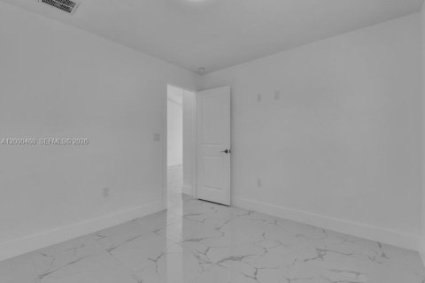 Commercial property in Lehigh Acres, Florida № 2065549 - photo 23