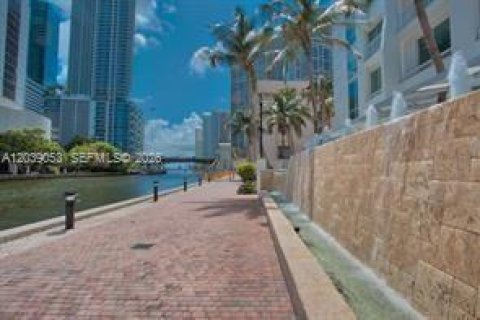 Condo in Miami, Florida, 1 bedroom  № 2182657 - photo 10