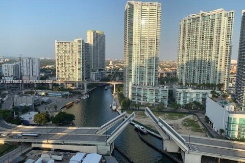 Condo in Miami, Florida, 1 bedroom  № 2182657 - photo 2