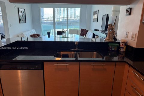 Condo in Miami, Florida, 1 bedroom  № 2182657 - photo 15