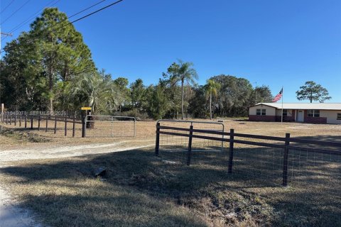 House in Sebring, Florida 4 bedrooms № 2019547 - photo 6