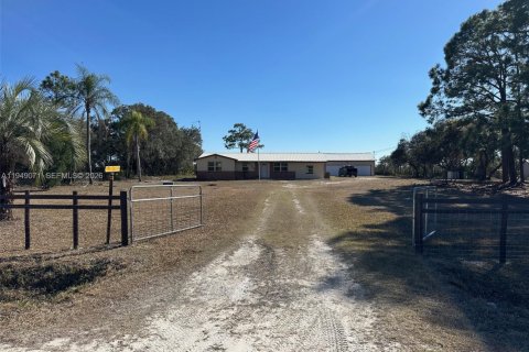 House in Sebring, Florida 4 bedrooms № 2019547 - photo 4