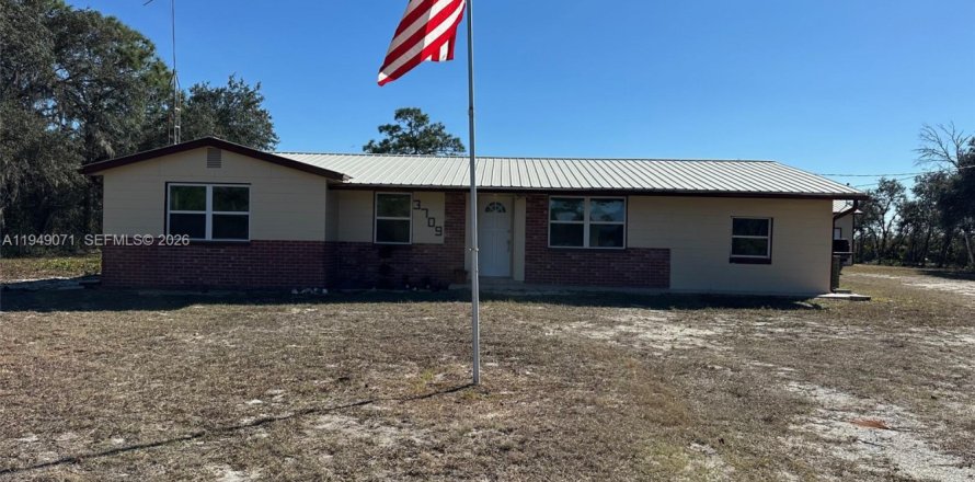 House in Sebring, Florida 4 bedrooms № 2019547