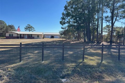 House in Sebring, Florida 4 bedrooms № 2019547 - photo 5