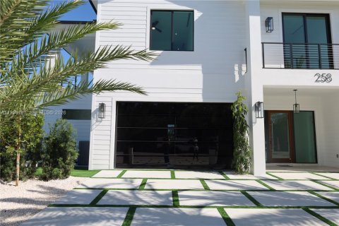 House in Key Largo, Florida 6 bedrooms № 2005797 - photo 3