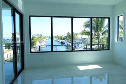 House in Key Largo, Florida 6 bedrooms № 2005797 - photo 22