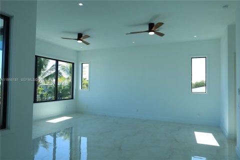 House in Key Largo, Florida 6 bedrooms № 2005797 - photo 21