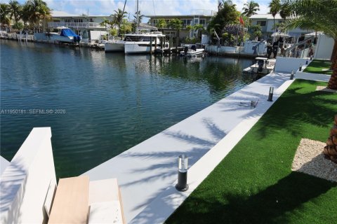 House in Key Largo, Florida 6 bedrooms № 2005797 - photo 6