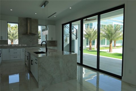 House in Key Largo, Florida 6 bedrooms № 2005797 - photo 8