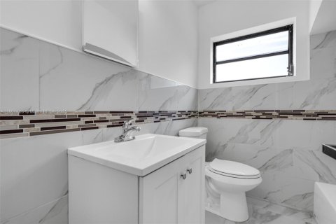 Casa en venta en Miami, Florida, 3 dormitorios № 1862397 - foto 15